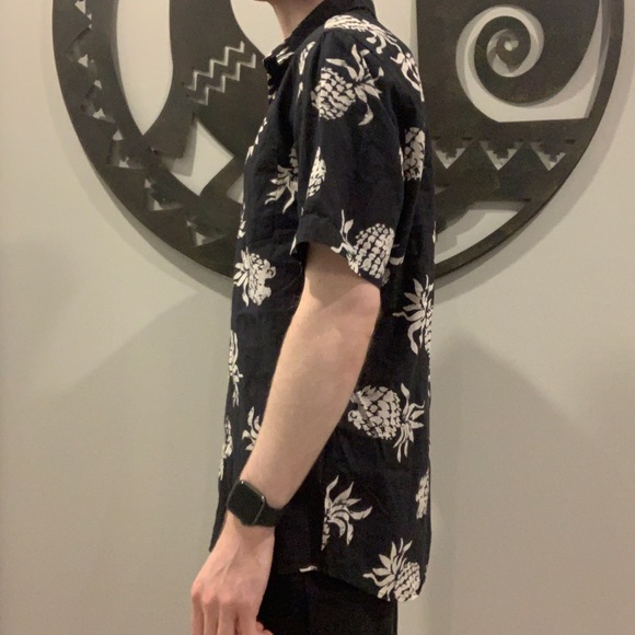 Men’s H&M pineapple button down - Picture 4 of 5